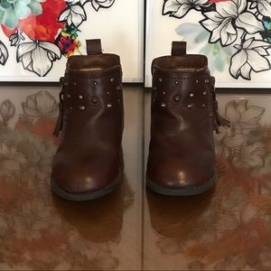 Stylish Dr. Scholl’s Neve toddler boots, size 4